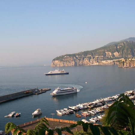 Terra E Mare Apartment Sorrento Bagian luar foto